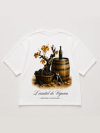 T-shirt blanc Le Vigneron – illustration vieille vigne, tonneau, raisin et sécateur, collection Les Essentiels Héritage Authentique