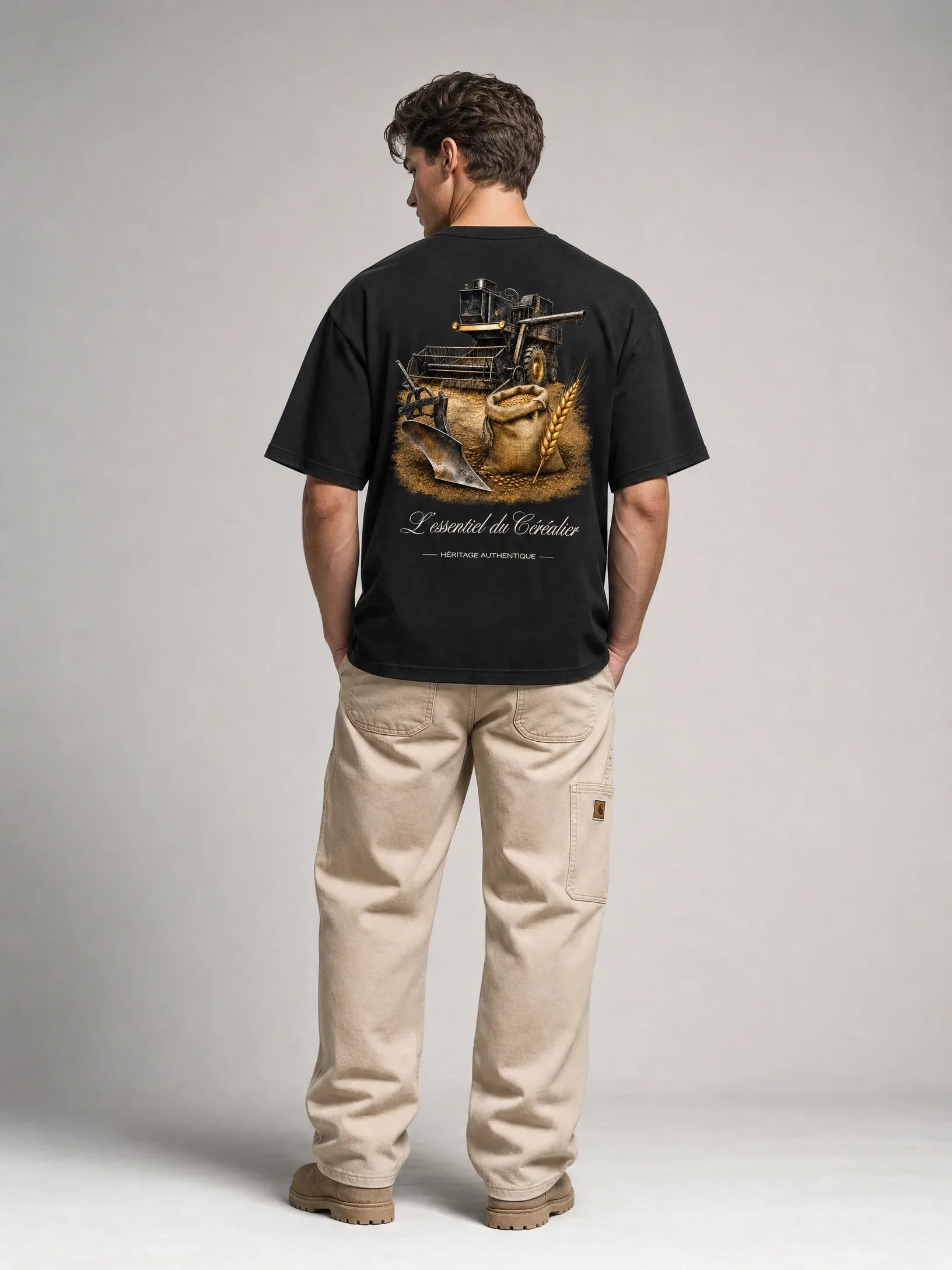 T-shirt noir Le Céréalier, dos illustré moissonneuse-batteuse, sac de blé et charrue – Héritage Authentique