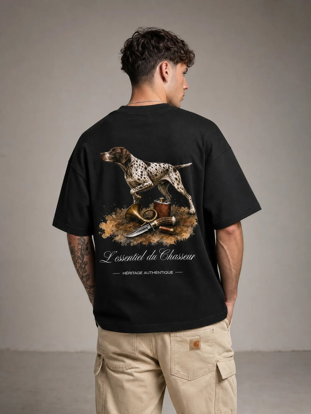 T-shirt noir Le Chasseur, dos illustré chien d'arrêt, cor de chasse et couteau – Héritage Authentique