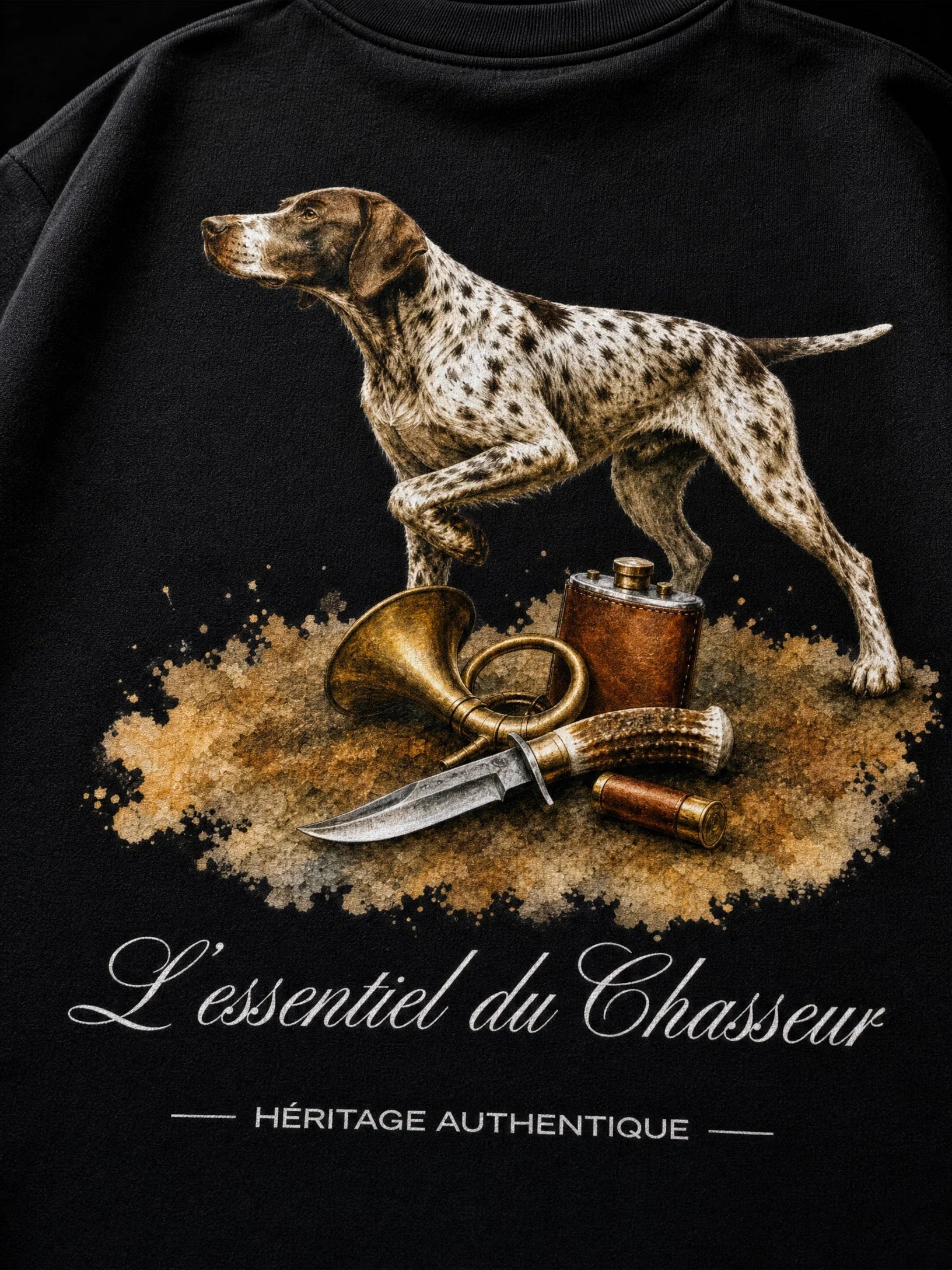 T-shirt noir Le Chasseur, gros plan sur l'illustration à l'aquarelle – Héritage Authentique
