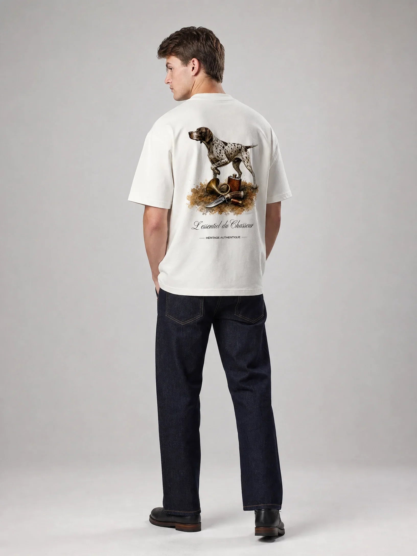T-shirt blanc Le Chasseur, vue trois-quarts – coton épais 240 g/m², Héritage Authentique