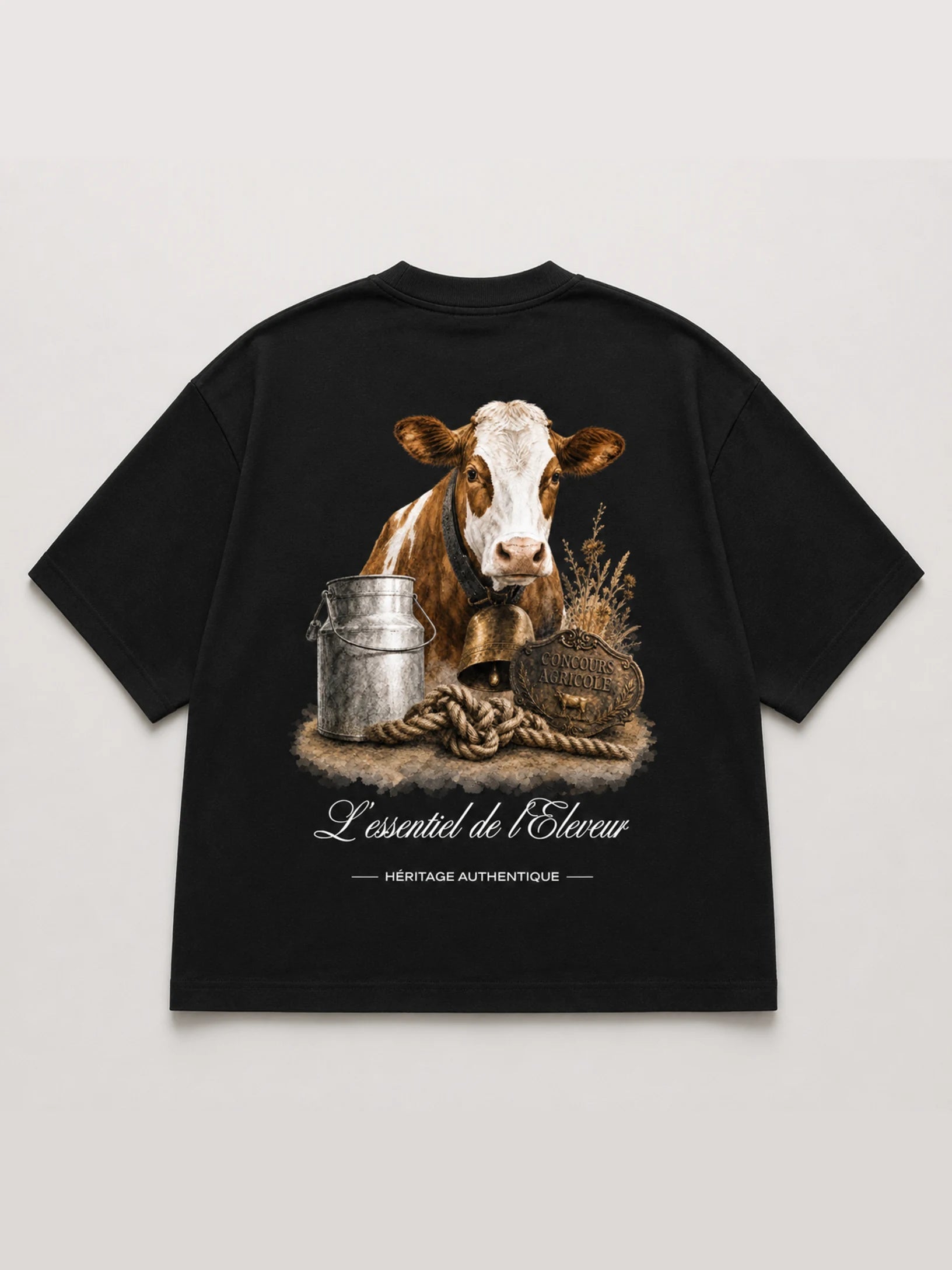 T-shirt noir L'Éleveur – illustration vache, cloche, bidon de lait et plaque Concours Agricole, collection Les Essentiels Héritage Authentique