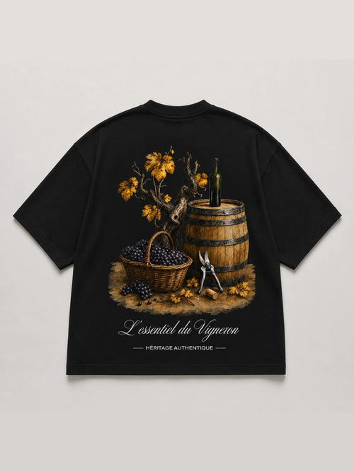 T-shirt noir Le Vigneron – illustration vieille vigne, tonneau, raisin et sécateur, collection Les Essentiels Héritage Authentique